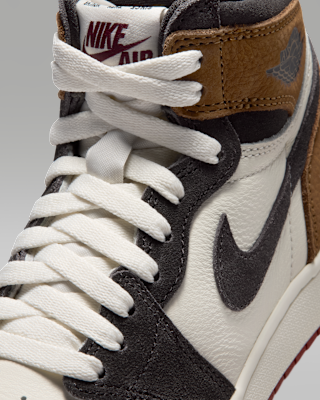 Air Jordan 1 High OG 'Love Letter' Older Kids' Shoes. Nike SG